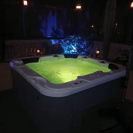 Luxury 5 Star Violetta With Amazing Sea View, Jacuzzi And Heated Pool